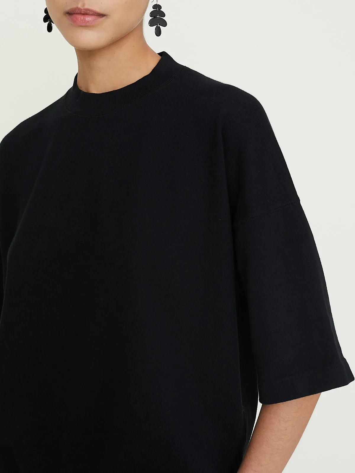 Back Line Sweatshirt Half Sleeve in Black