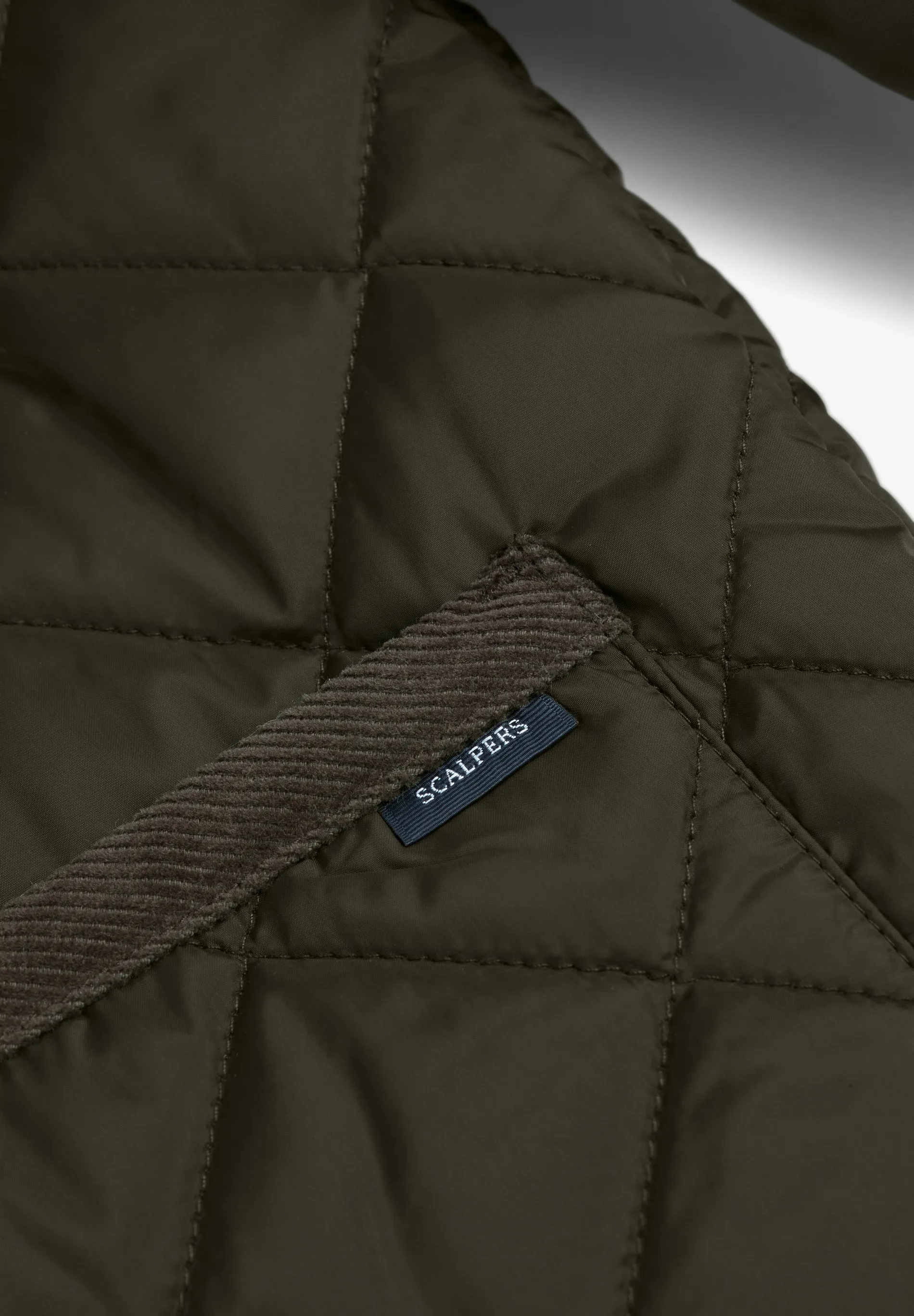 PREMIUM QUILTED JACKET WITH CORDUROY COLLAR